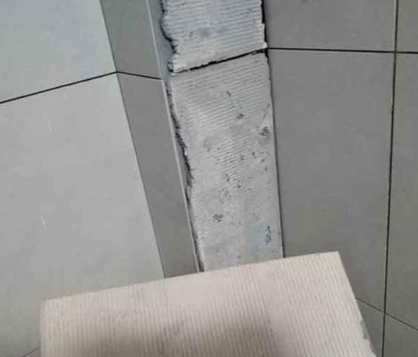 赤峰市瓷砖空鼓维修公司分享下厨房瓷砖脱落的补救措施。
